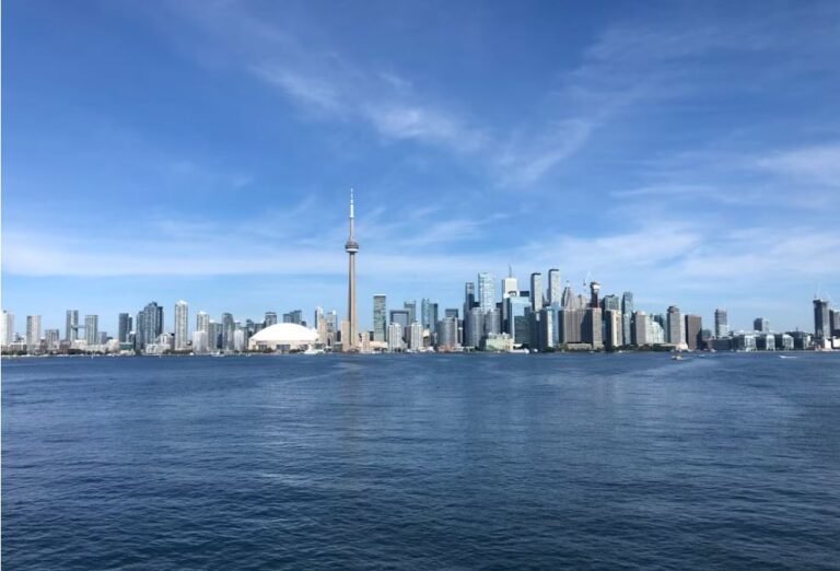 Toronto : travailler et vivre au Canada pour francophones 2026
